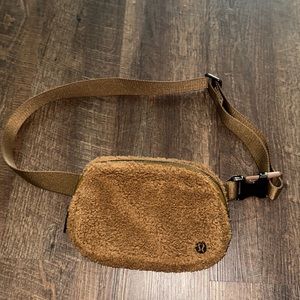 Lululemon Sherpa belt bag